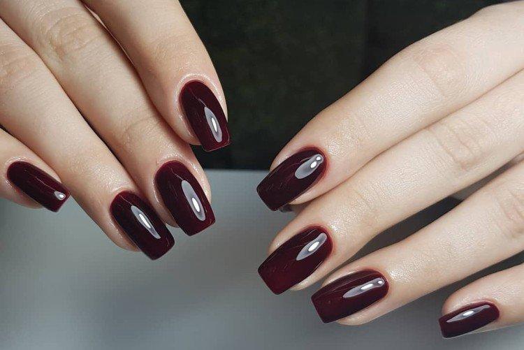 Manucure monochrome bourgogne