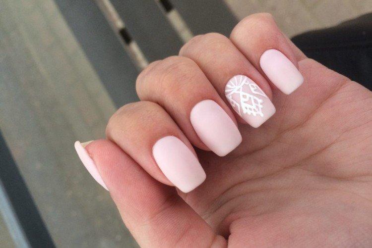 Manucure légère mate