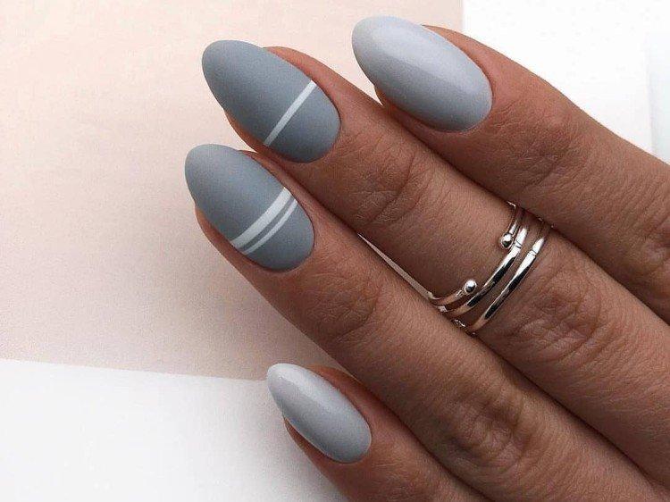 Manucure gris mat