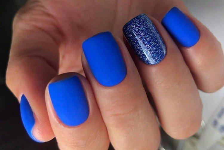 Manucure mate pour ongles carrés 2021