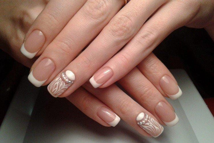 Manucure de mariage pour ongles carrés