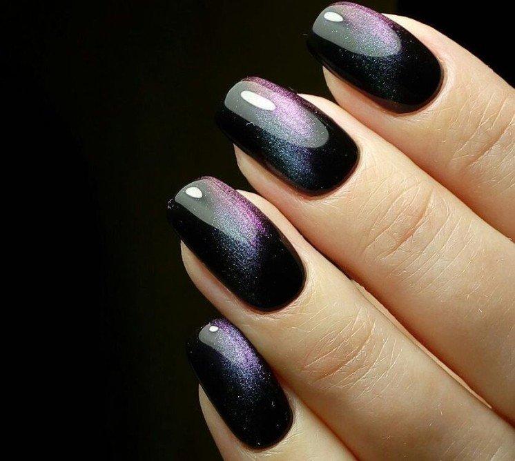 Manucure oeil de chat noir