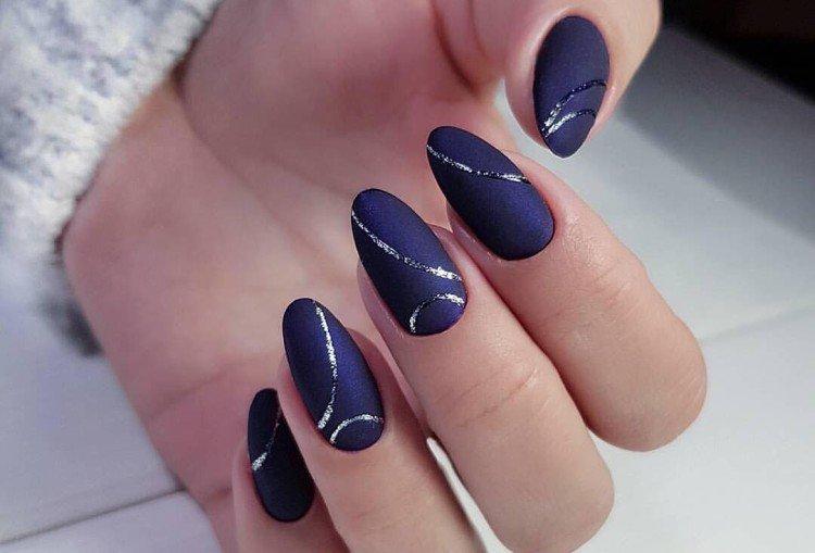 Manucure sombre - photos et idées