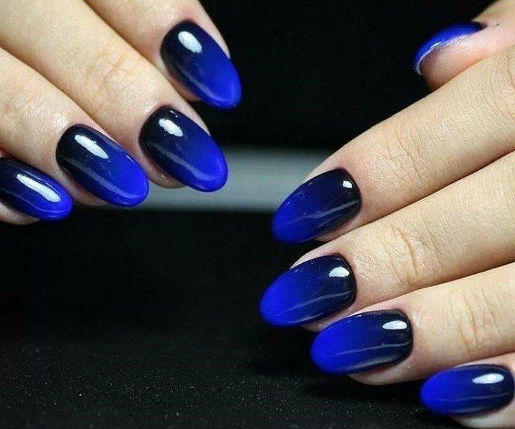 Manucure sombre - photos et idées