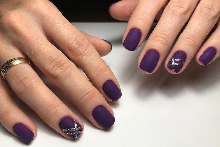 Manucure violette tendance 2021