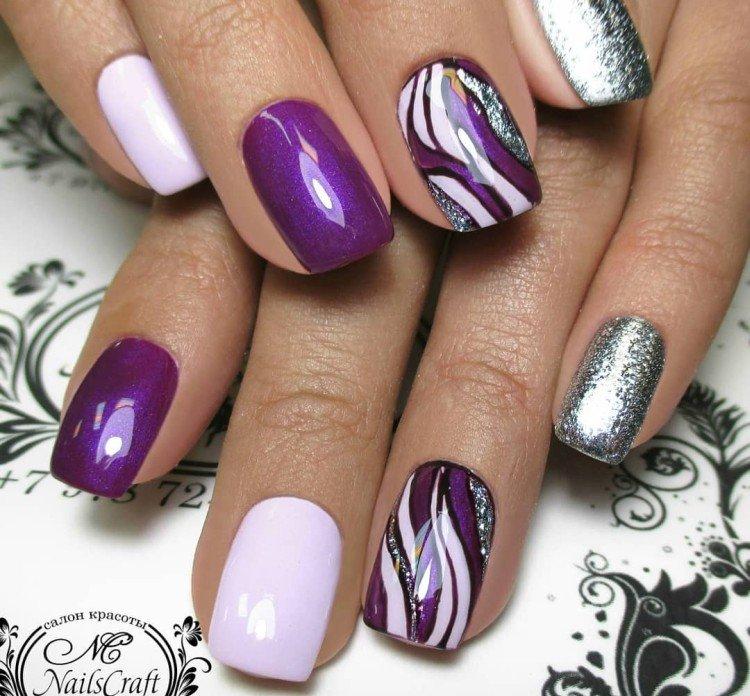 Manucure blanche et violette
