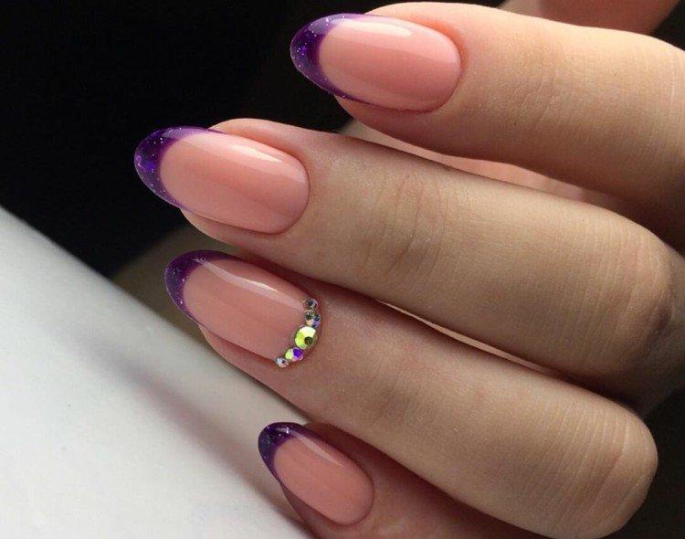 Manucure française violette