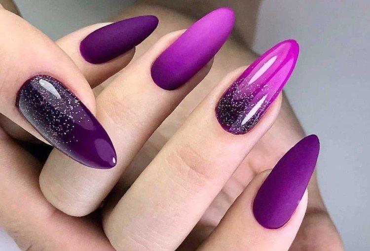 Manucure violette pour ongles longs