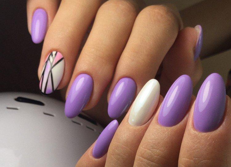 Manucure violet clair