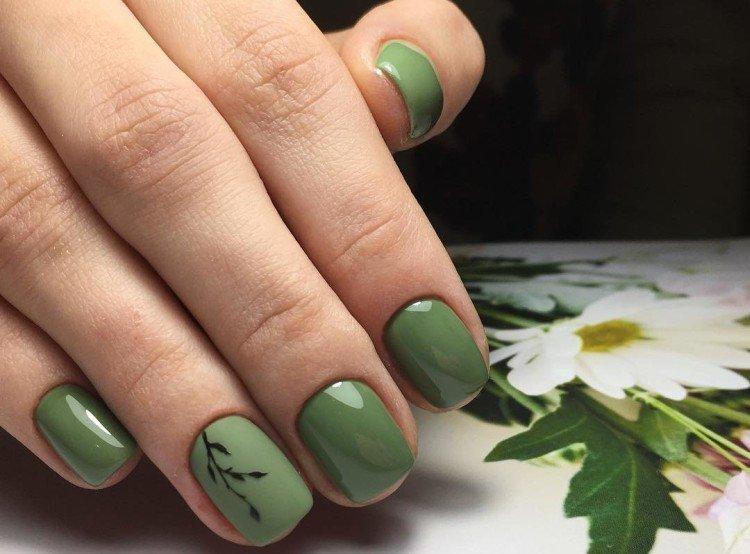 Manucure verte pour ongles courts