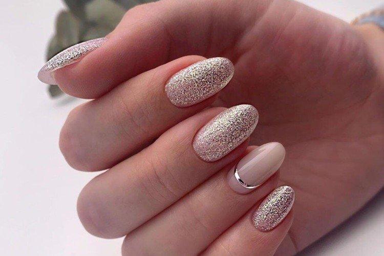 Manucure à paillettes légères