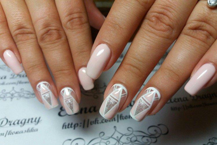 Manucure légère avec dessins 2021