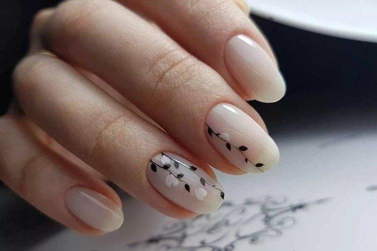 Nail art minimaliste
