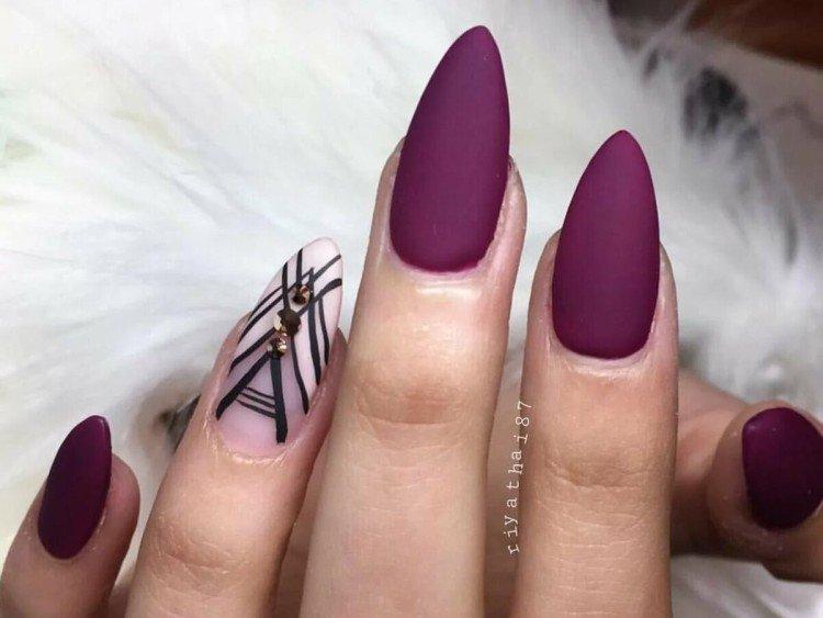 Conception pour les ongles en amande