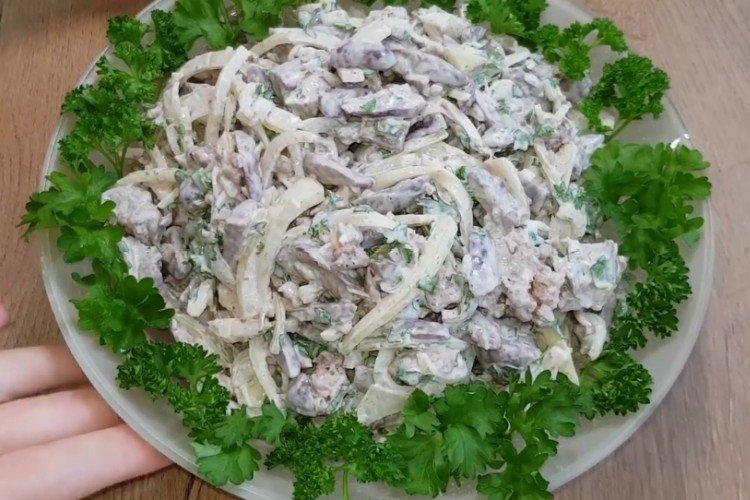 Salade de foie de porc et concombre