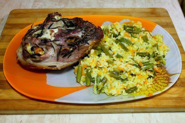 Jarret avec riz et légumes