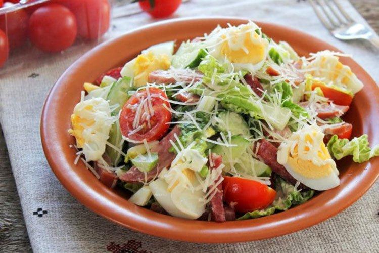 Salade de saucisse bouillie au fromage