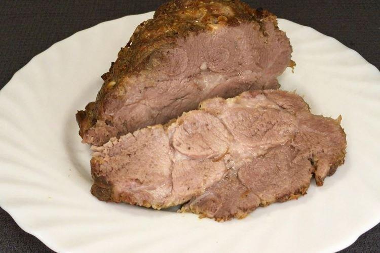 Porc de porc aux zestes et sauce tomate