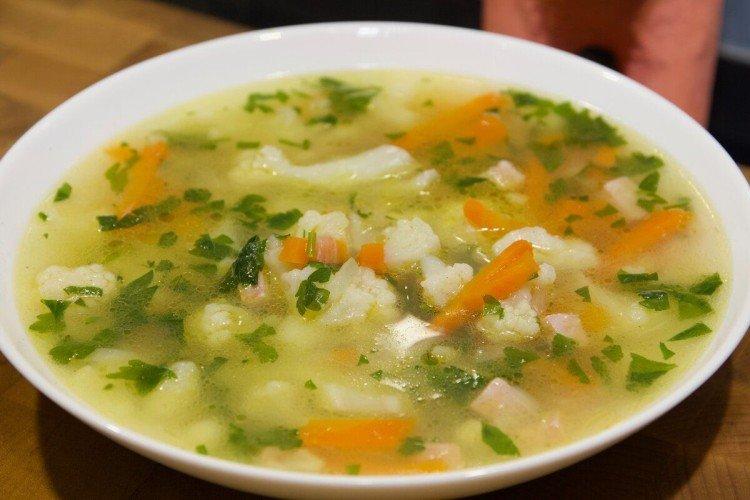 Soupe de légumes au chou-fleur