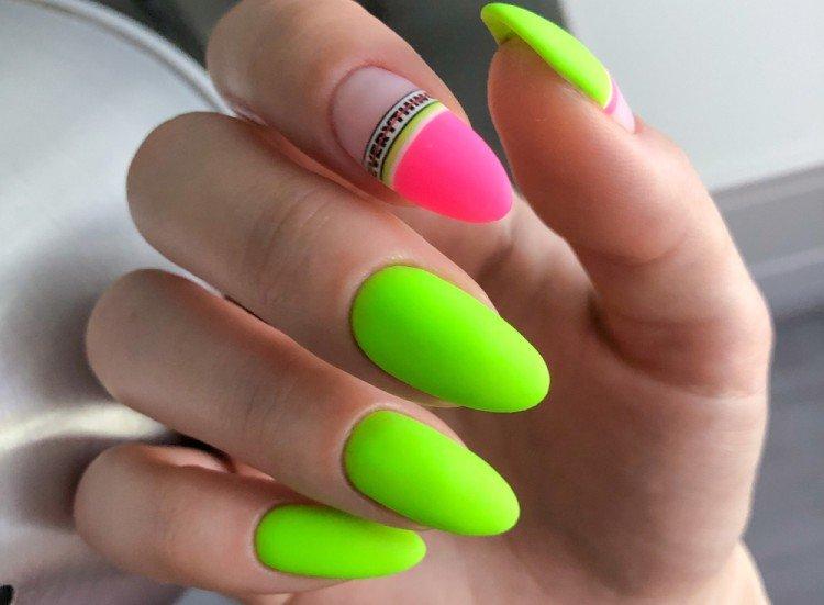 Manucure de printemps au néon