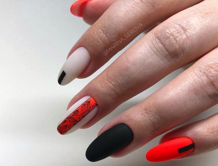 Manucure mate pour ongles longs