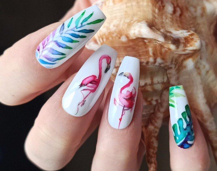 Manucure aquarelle pour ongles longs