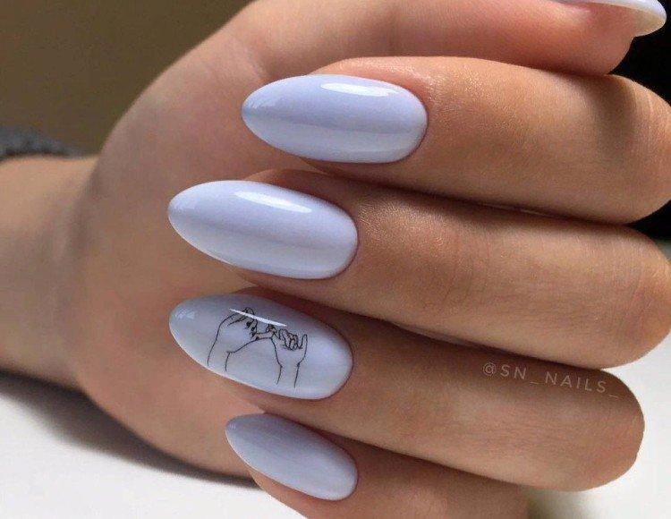 Manucure minimaliste pour ongles ovales