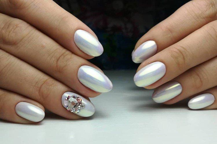 Manucure avec strass