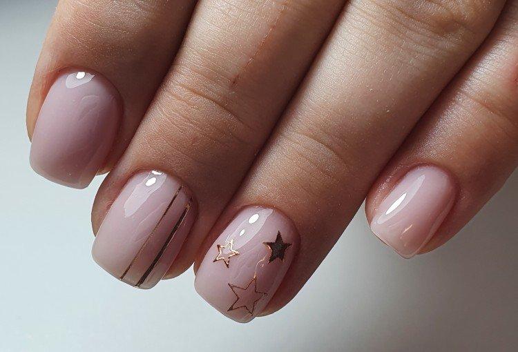 Manucure translucide pour ongles courts