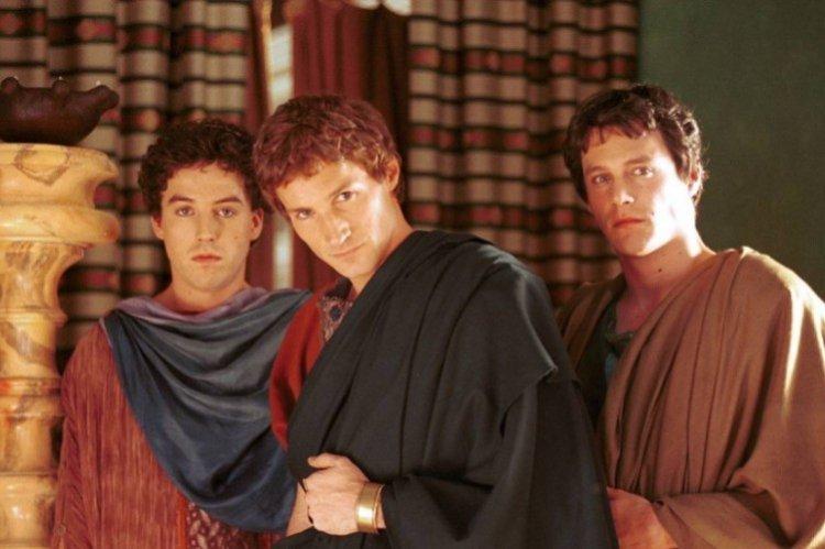 Août, le premier empereur (2003)