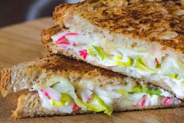 Sandwich aux bâtonnets de crabe