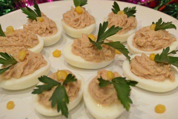 Oeufs farcis au foie de morue