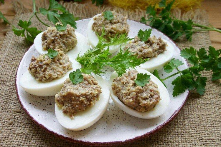 Oeufs farcis au foie