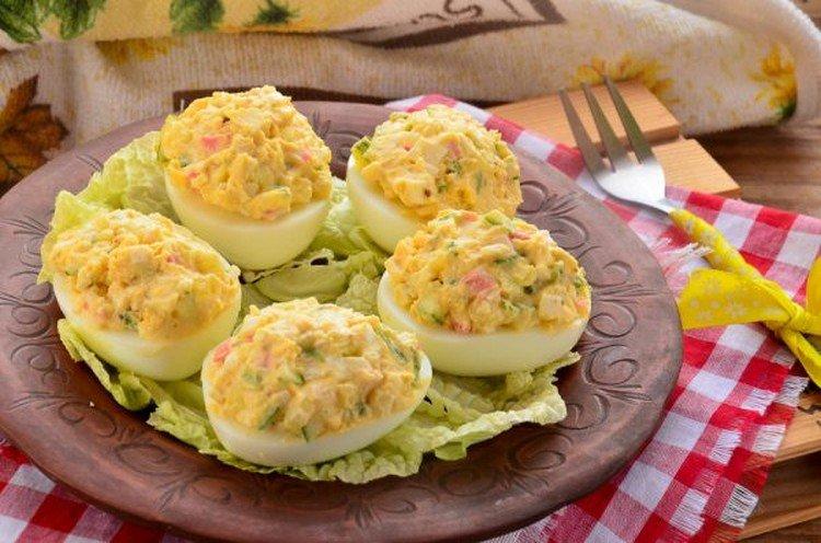 Oeufs farcis aux bâtonnets de crabe