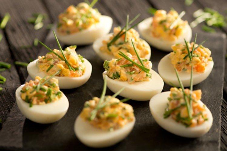 Oeufs farcis au poisson rouge