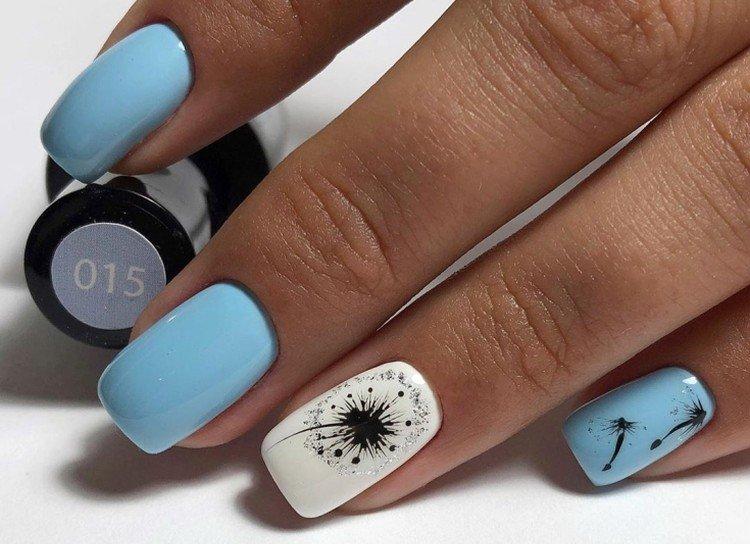 Manucure blanche et bleue