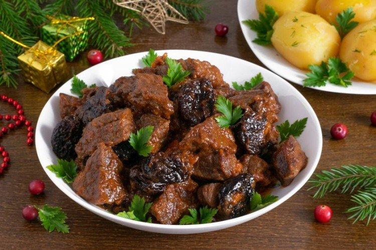 Goulasch de boeuf aux pruneaux