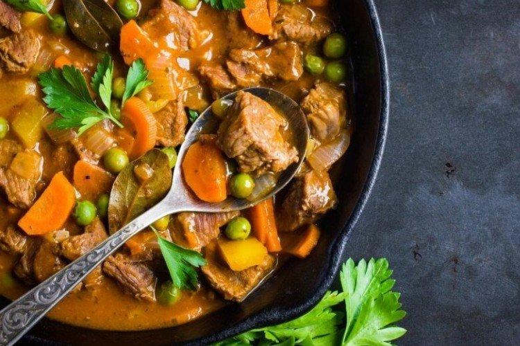 Goulasch de porc aux petits pois