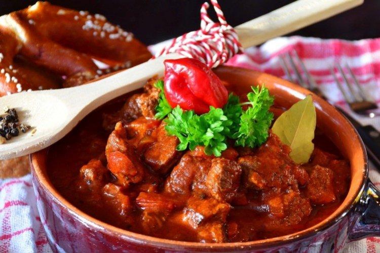 Goulasch de porc sauce grenade