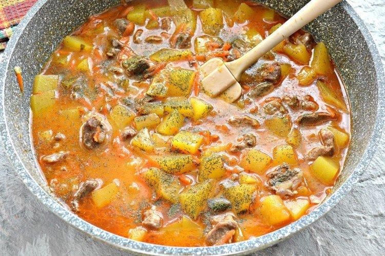 Goulasch de porc aux courgettes