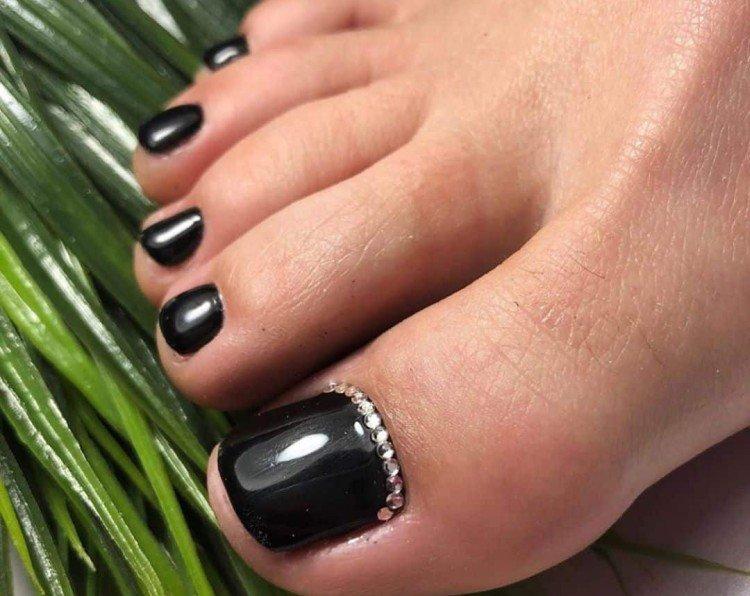 Pédicure sombre