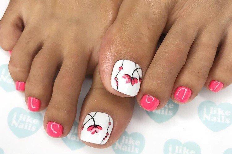 Pédicure avec dessins