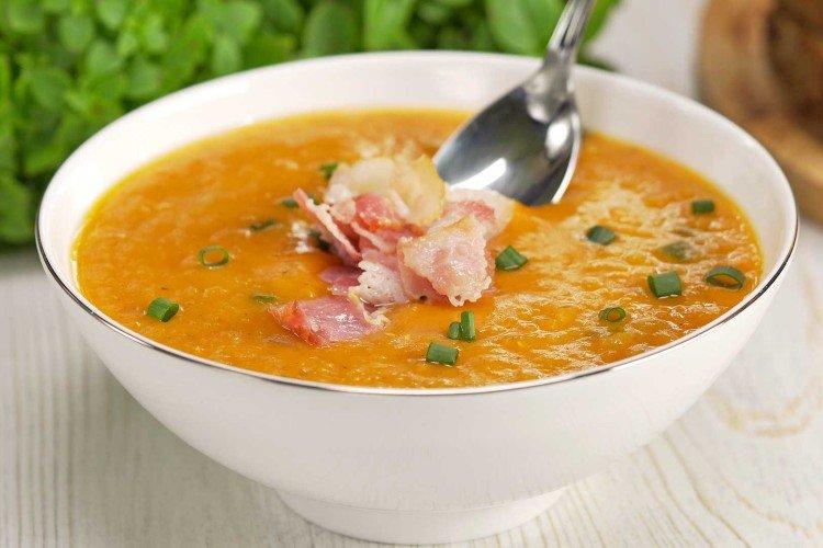 Soupe de lentilles au bacon et à la crème