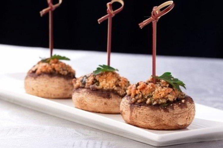 Champignons farcis au fromage et aux noix