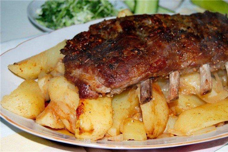 Jeunes pommes de terre aux côtes de porc