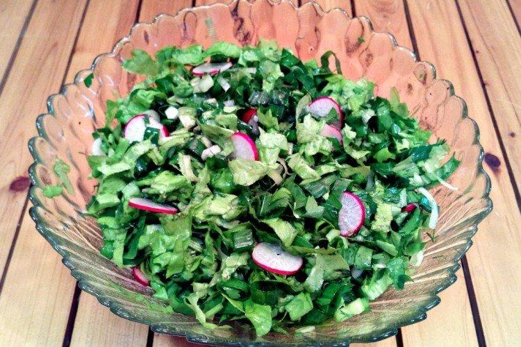 Salade de radis et fanes