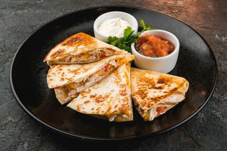 Quesadilla au poulet et oeuf