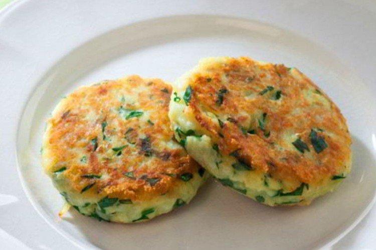 Escalopes de pommes de terre aux oignons verts et zeste