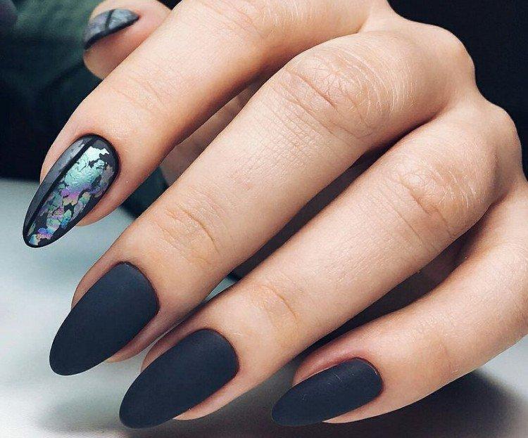 Manucure mate avec papier d'aluminium