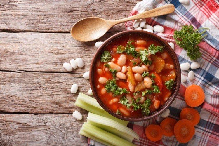 Soupe aux haricots blancs